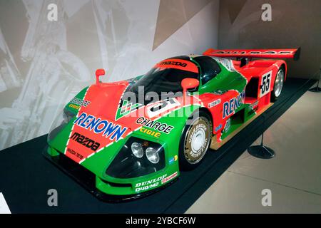 Vista frontale di tre quarti di una Mazda 787B, che ha vinto la 24 ore di le Mans 1991 grazie al suo motore rotativo. Foto Stock