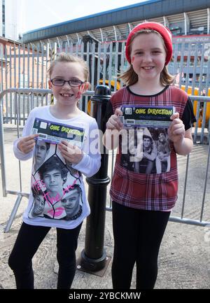 Concerto One Direction al Millenium Stadium di Cardiff, Inghilterra, 5 giugno 2015: Tifosi Foto Stock