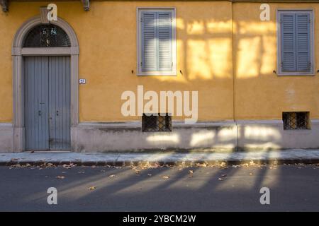 Un momento di luce e ombra. Modena, Emilia Romagna, Italia Foto Stock