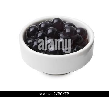 Perle di tapioca scure in ciotola isolate su bianco Foto Stock