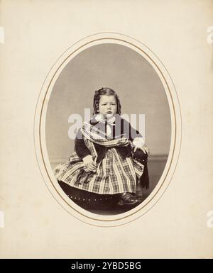 George Fauntleroy Davidson, maggio 1865. Ritratto di un bambino che indossa una fascia in tartan e una gonna in tartan. Foto Stock