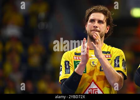 Olle Forsell Schefvert (Rhein-Neckar Loewen) applaudiert Rhein-Neckar Loewen vs HSV Hamburg, Handball, 1. Bundesliga, 07.10.2024 foto: Rene Weiss/Eibner Foto Stock