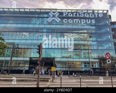 Issy-les-Moulineaux, Francia, Campus ParisSanté, edificio della società di avviamento medico, esterno, fronte, scena di strada, periferia di Parigi Foto Stock