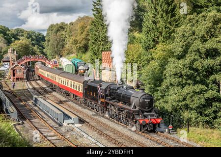 LMS 4-6-0 "5MT" No. 5428 "Eric Treacy" attende a Goathland sulla North Yorkshire Moors Railway Foto Stock