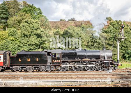 LMS 4-6-0 "5MT" No. 5428 "Eric Treacy" parte da Goathland sulla North Yorkshire Moors Railway Foto Stock