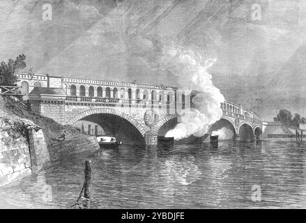 L'assedio francese di Parigi: ponte al Point du Jour, con cannoniere del comune, 1871. "Questo posto è all'angolo sud-ovest del circuito di fortificazioni che circondano Parigi... è il punto in cui la Senna interseca la linea di fortificazioni... le batterie delle forze comuniste sono erette qui...[il nostro punto di vista] mostra il loro squadrone di cannoni&#xe8;res o cannoniere. Il nostro artista scrive: "Il ponte inferiore è per il traffico pubblico, quello superiore è per la ferrovia della ceintura, che va per tutta Parigi. Ecco tre cannoniere. Uno è la Commune, comandato da M. Girard... Thos Foto Stock