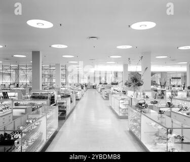 Gimbel Brothers, affari nel Cross County Center, Yonkers, New York, 1955. Foto Stock