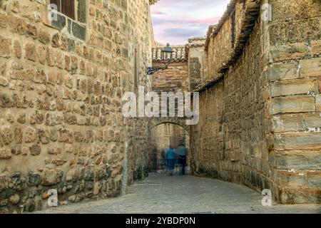 Vicolo nella città vecchia di Baeza a Jaén, Andalusia, una città Patrimonio dell'Umanità, dietro la cattedrale accanto alla Puerta del Perdón Foto Stock