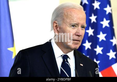 Joe Biden beim Pressestatement nach dem bilateralen Gespräch des amerikanischen Präsidenten mit dem Bundeskanzler im Bundeskanzleramt. Berlino, 18.10.2024 *** Joe Biden al comunicato stampa dopo i colloqui bilaterali tra il presidente degli Stati Uniti e il Cancelliere federale presso la Cancelleria federale di Berlino, 18 10 2024 foto:XF.xKernx/xFuturexImagex biden scholz 3332 Foto Stock