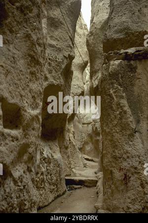 Ma&#xb4;Loula, Siria, 2001. Città costruita sul fianco aspro della montagna. Foto Stock