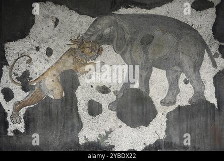 Elefante e leone, dettaglio dal pavimento a mosaico di una corte peristilia nel grande Palazzo di Costantinopoli, periodo bizantino, IV-vi secolo. Museo del mosaico del grande Palazzo, Istanbul, Turchia. Foto Stock