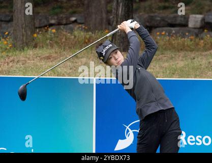 Paju, Corea del Sud. 17 ottobre 2024. Grace Kim dell'Australia, gioca a guidare da un tee shot 2nd hall durante il secondo round del LPGA BMW Ladies Championship 2024 a Seowon Valley C.. C a Paju, Corea del Sud il 17 ottobre 2024. (Foto di: Lee Young-ho/Sipa USA) credito: SIPA USA/Alamy Live News Foto Stock