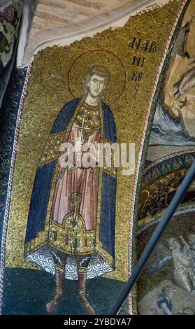 Mosaico raffigurante Sant'Andronico di Cilicia, Chiesa del Santo Salvatore a Chora, Istanbul, Turchia, stile bizantino, XIV secolo. Andronico fu un martire della persecuzione di Diocleziano, c304 d.C. L'opera a mosaico, realizzata tra il 1310 e il 1317, è un esempio unico del Rinascimento paleologo. Foto Stock