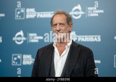 Vincent Lindon partecipa al photocall ''le Choix de Joseph Cross'' durante il 19° Festival del Cinema di Roma all'Auditorium Parco della musica di Roma, Italia, il 18 ottobre 2024. (Foto di Luca Carlino/NurPhoto) credito: NurPhoto SRL/Alamy Live News Foto Stock