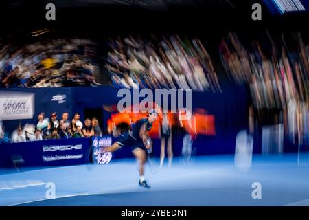 Anversa, Belgio. 18 ottobre 2024. L'australiano Alex De Minaur è stato raffigurato in azione durante una partita di tennis nei quarti di finale del torneo singolo all'ATP European Open Tennis di Anversa, venerdì 18 ottobre 2024. BELGA PHOTO JASPER JACOBS credito: Belga News Agency/Alamy Live News Foto Stock