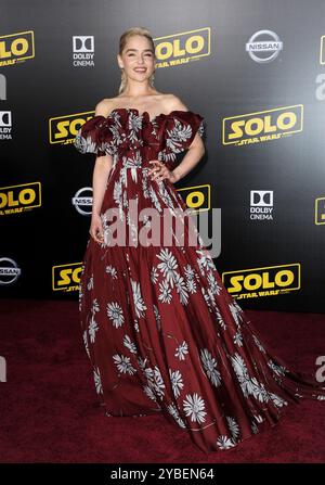 Emilia Clarke alla prima di Disney Pictures e Lucasfilm 'solo: A Star Wars Story' tenutasi all'El Capitan Theatre di Hollywood, USA il 10 maggio 2018. Foto Stock