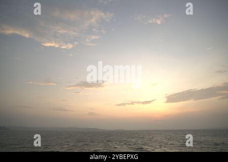 Ieri ho convinto il Sole e il Lago a posare per me... Foto Stock