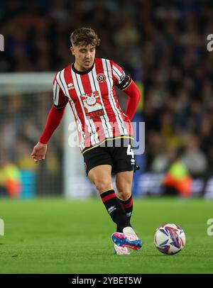 Leeds, Regno Unito. 18 ottobre 2024. Oliver Arblaster dello Sheffield United durante lo Sky Bet Championship match a Elland Road, Leeds. Il credito per immagini dovrebbe essere: Simon Bellis/Sportimage Credit: Sportimage Ltd/Alamy Live News Foto Stock