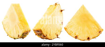 set di fette di ananas isolate su sfondo bianco. Foto Stock
