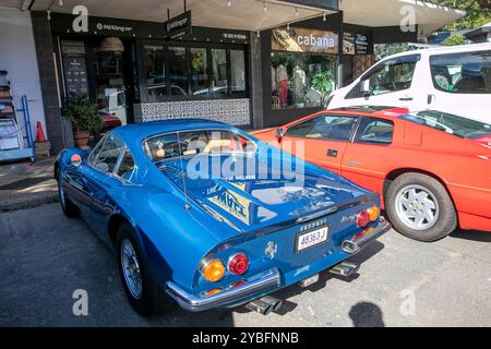 Modello 1973 blu Ferrari Dino 246 GTS coupé parcheggiata a Sydney, nuovo Galles del Sud, Australia, vista posteriore di questa classica sportiva italiana Foto Stock