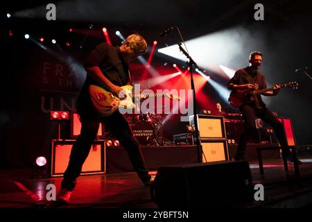 Frank Turner, un rocker indie britannico, che si esibisce con le sue Sleeping Souls al Culumbiahalle di Berlino. Foto Stock