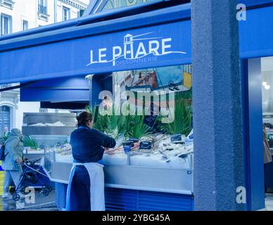 Un mercato del pesce di strada a Parigi, in Francia Foto Stock