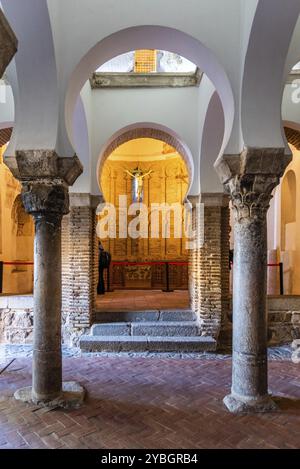 Toledo, Spagna, 6 dicembre 2019: Vista interna della Moschea di Cristo de la Luz, Europa Foto Stock