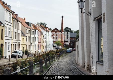 Wismar, Germania, 2 agosto 2019: Via nel centro storico. Wismar è un porto e città anseatica nella Germania settentrionale sul Mar Baltico, in Europa Foto Stock