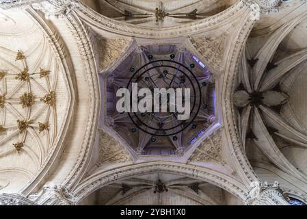 Toledo, Spagna, 6 dicembre 2019: Vista interna della chiesa del Monastero di San Juan de los Reyes, Europa Foto Stock