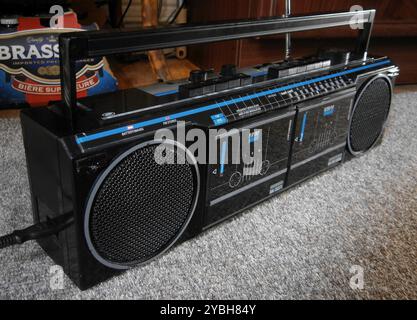 Registratore stereo a doppia cassetta degli anni '1980 in casa. Foto Stock