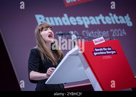 Hallescher Parteitag 2024 Die Linke Heidi Reichinnek während ihrer RedeHallescher Parteitag 2024 Die Linke , Halle an der Saale Sachsen-Anhalt Deutschland Messe **** Halle Party Congress 2024 Die Linke Heidi Reichinnek durante il suo discorso Halle Party Congress 2024 Die Linke , Halle an der Saale Saxony-Anhalt Germany Trade Fair Foto Stock