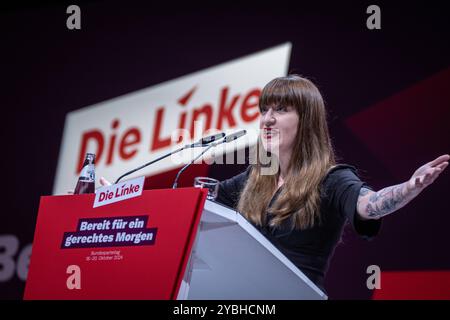 Hallescher Parteitag 2024 Die Linke Heidi Reichinnek während ihrer RedeHallescher Parteitag 2024 Die Linke , Halle an der Saale Sachsen-Anhalt Deutschland Messe **** Halle Party Congress 2024 Die Linke Heidi Reichinnek durante il suo discorso Halle Party Congress 2024 Die Linke , Halle an der Saale Saxony-Anhalt Germany Trade Fair Foto Stock