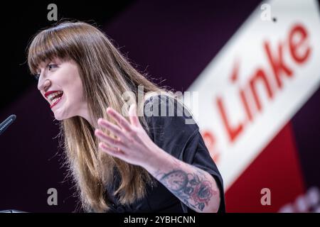 Hallescher Parteitag 2024 Die Linke Heidi Reichinnek während ihrer RedeHallescher Parteitag 2024 Die Linke , Halle an der Saale Sachsen-Anhalt Deutschland Messe **** Halle Party Congress 2024 Die Linke Heidi Reichinnek durante il suo discorso Halle Party Congress 2024 Die Linke , Halle an der Saale Saxony-Anhalt Germany Trade Fair Foto Stock