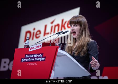 Hallescher Parteitag 2024 Die Linke Heidi Reichinnek während ihrer RedeHallescher Parteitag 2024 Die Linke , Halle an der Saale Sachsen-Anhalt Deutschland Messe **** Halle Party Congress 2024 Die Linke Heidi Reichinnek durante il suo discorso Halle Party Congress 2024 Die Linke , Halle an der Saale Saxony-Anhalt Germany Trade Fair Foto Stock