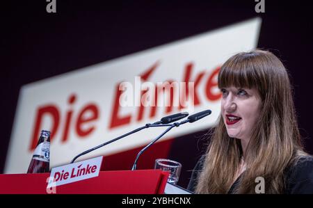 Hallescher Parteitag 2024 Die Linke Heidi Reichinnek während ihrer RedeHallescher Parteitag 2024 Die Linke , Halle an der Saale Sachsen-Anhalt Deutschland Messe **** Halle Party Congress 2024 Die Linke Heidi Reichinnek durante il suo discorso Halle Party Congress 2024 Die Linke , Halle an der Saale Saxony-Anhalt Germany Trade Fair Foto Stock