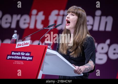 Hallescher Parteitag 2024 Die Linke Heidi Reichinnek während ihrer RedeHallescher Parteitag 2024 Die Linke , Halle an der Saale Sachsen-Anhalt Deutschland Messe **** Halle Party Congress 2024 Die Linke Heidi Reichinnek durante il suo discorso Halle Party Congress 2024 Die Linke , Halle an der Saale Saxony-Anhalt Germany Trade Fair Foto Stock