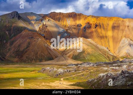 Vista delle vette colorate di Landmannalaugar Foto Stock