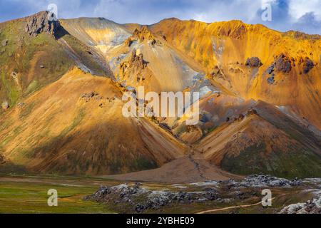 Vista delle vette colorate di Landmannalaugar Foto Stock