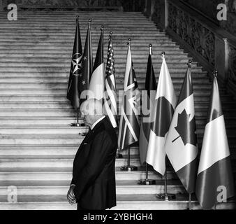 I ministri del G7 si incontrano a Napoli durante il G7 Defense Meeting a Napoli a Palazzo reale il 10/19/2024 in foto: Nella foto il Ministro della difesa italiano Guido Crocetta NAPOLI Palazzo reale CAMPANIA ITALIA Copyright: XFABIOxSASSOxFabioxSassox DSC07942 Foto Stock