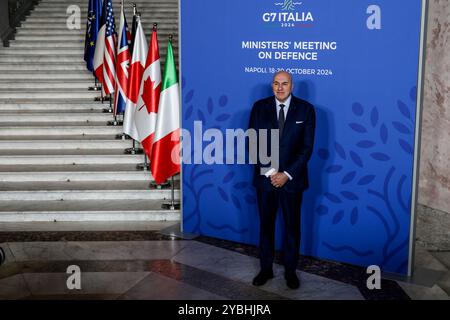 Guido Crosetto ministro della difesa d'Italia accoglie con favore la riunione dei Ministri della difesa del G7 a Napoli. 19 ottobre 2024. Foto Alessandro Garofalo/LaPresse credito: LaPresse/Alamy Live News Foto Stock