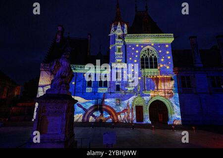 Francia, Cher (18), Bourges, illuminazione durante Les nuits lumières de Bourges, Jacques Coeur Palace Foto Stock