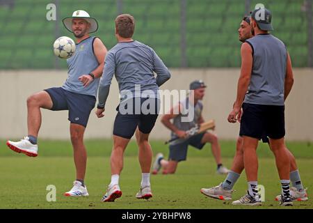 Lo Skiper Aiden Markram durante le sessioni di allenamento della squadra sudafricana allo Sher-e-Bangla National Cricket Stadium (SBNCS) di Mirpur, Dhaka, Banglad Foto Stock