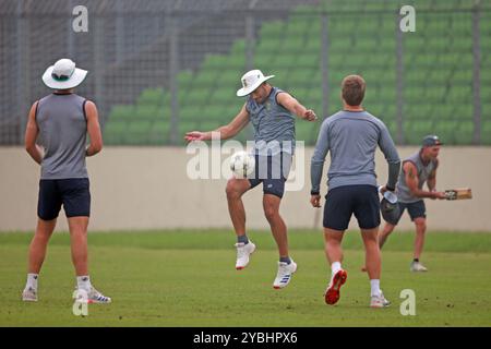 Lo Skiper Aiden Markram durante le sessioni di allenamento della squadra sudafricana allo Sher-e-Bangla National Cricket Stadium (SBNCS) di Mirpur, Dhaka, Banglad Foto Stock