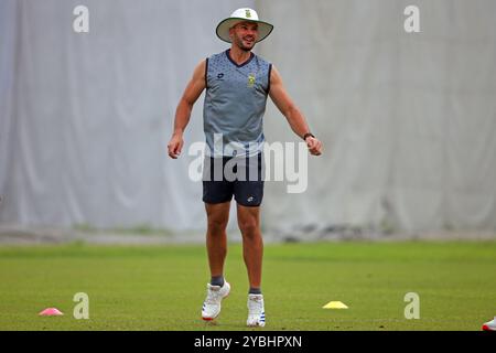 Lo Skiper Aiden Markram durante le sessioni di allenamento della squadra sudafricana allo Sher-e-Bangla National Cricket Stadium (SBNCS) di Mirpur, Dhaka, Banglad Foto Stock