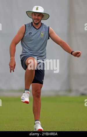 Lo Skiper Aiden Markram durante le sessioni di allenamento della squadra sudafricana allo Sher-e-Bangla National Cricket Stadium (SBNCS) di Mirpur, Dhaka, Banglad Foto Stock