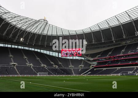 Londra, Regno Unito. 19 ottobre 2024. Vista generale all'interno dello stadio durante la partita tra Tottenham Hotspur FC e West Ham United FC di Premier League al Tottenham Hotspur Stadium, Londra, Inghilterra, Regno Unito il 19 ottobre 2024 Credit: Every Second Media/Alamy Live News Foto Stock