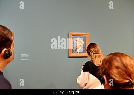 Amsterdam, Paesi Bassi. 2 dicembre 2022. Scatta foto di dipinti di Van Gogh. Foto di alta qualità Foto Stock