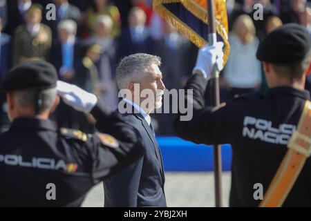 Siviglia, 10/02/2024. Evento centrale della giornata della polizia, incorniciato nelle attività commemorative del 200° anniversario del corpo in Plaza de España. Alla presenza di: Juanma Moreno, Fernando grande-Marlaska, Antonio Sanz, Juan Espadas, José Luis Sanz e Francisco Pardo Piqueras. Foto: Raúl Doblado. SEGN. ARCHSEV. Crediti: Album / Archivo ABC / Raúl Doblado Foto Stock