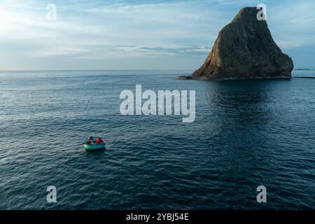 19 giugno 2024: Tecniche di pesca sulla senna nella provincia di Phu Yen, Vietnam Foto Stock