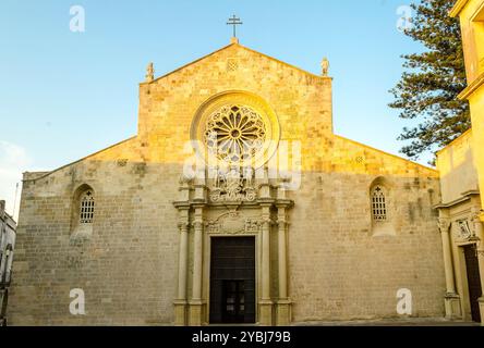 Facciata della Cattedrale di Otranto, simbolo del Salento, Puglia, Italia Foto Stock